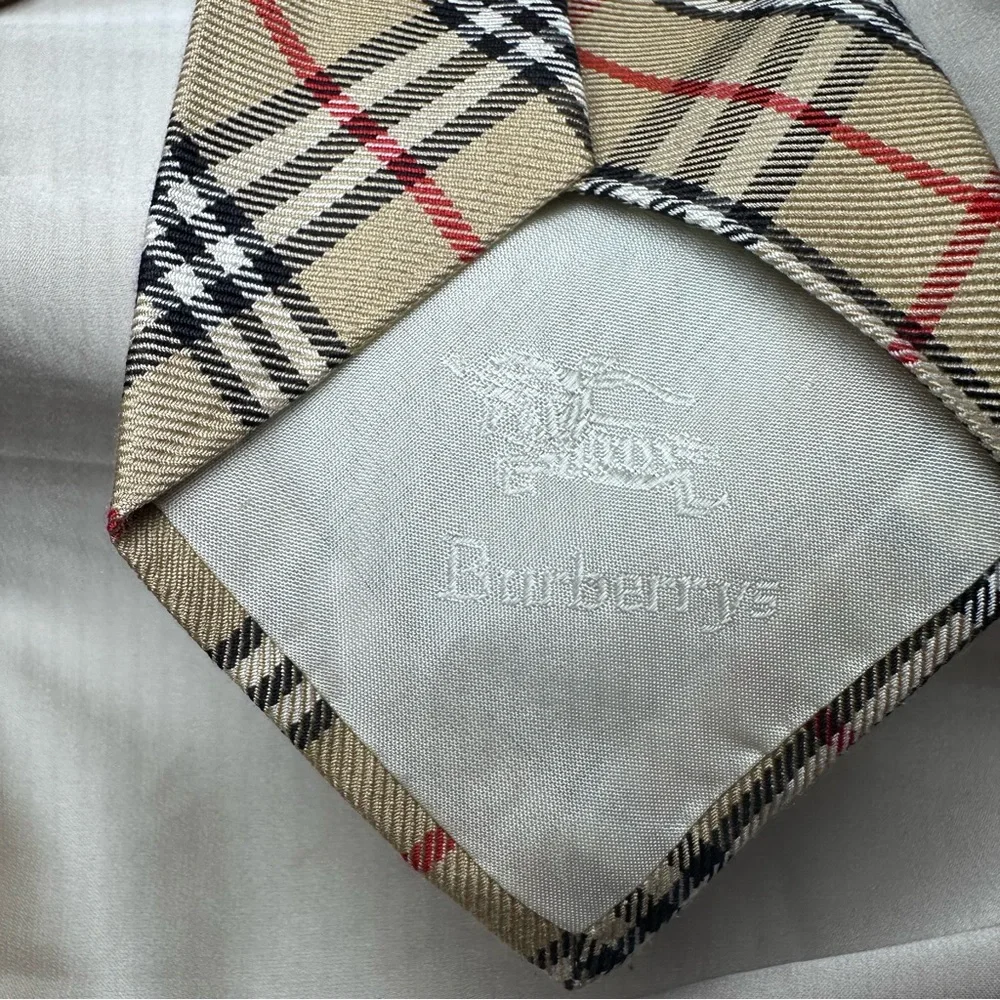 💼 Vintage Burberrys of London 100% Silk Tie — New with Tag - Picture 9 of 10